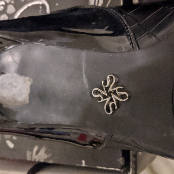 Vera Wang Black Heels - Picture 7 of 9